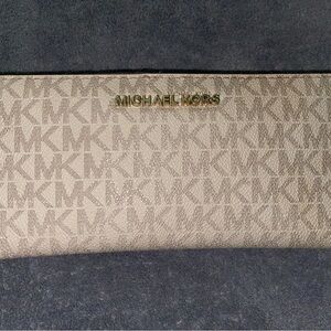 Cream & Pink Michael Kors Jet Set Snap Wallet